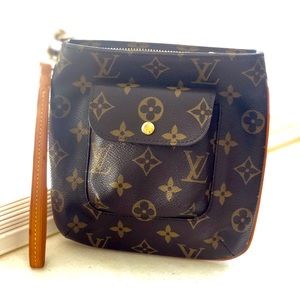 Louis Vuitton Wristlet